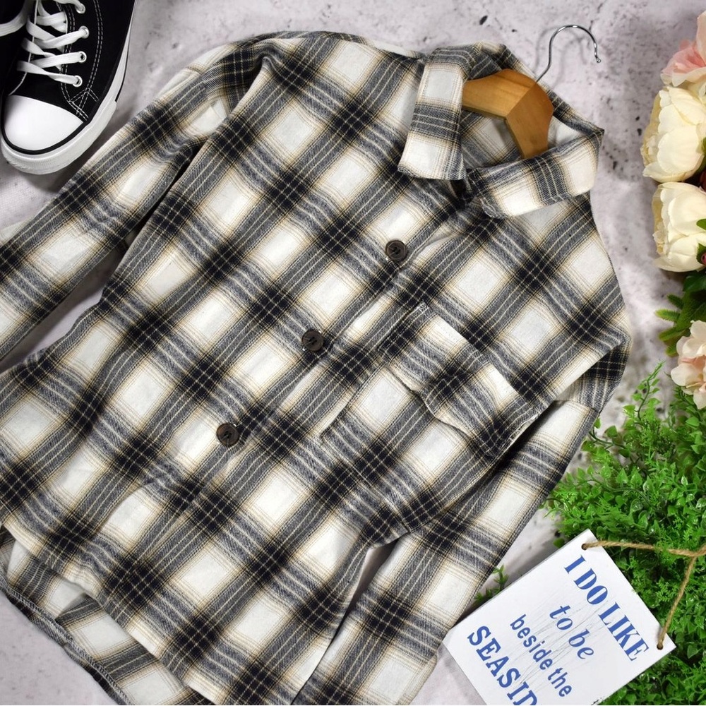 Plaid Button-Up Shirt-M